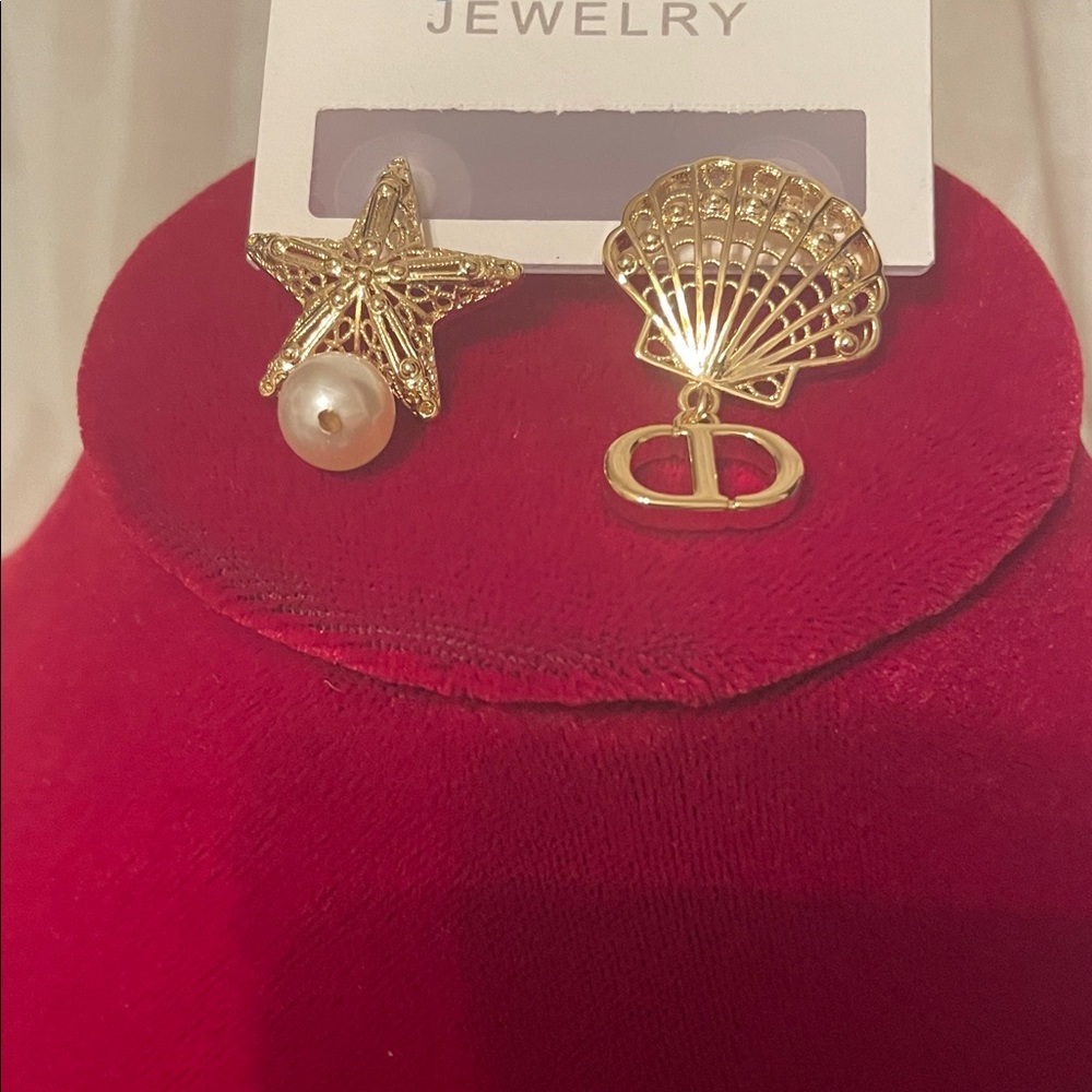 Gold Star and Shell Mismatched Earrings with Pearl Accent - Women Jewelry